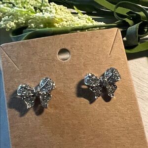 Bow stud earrings